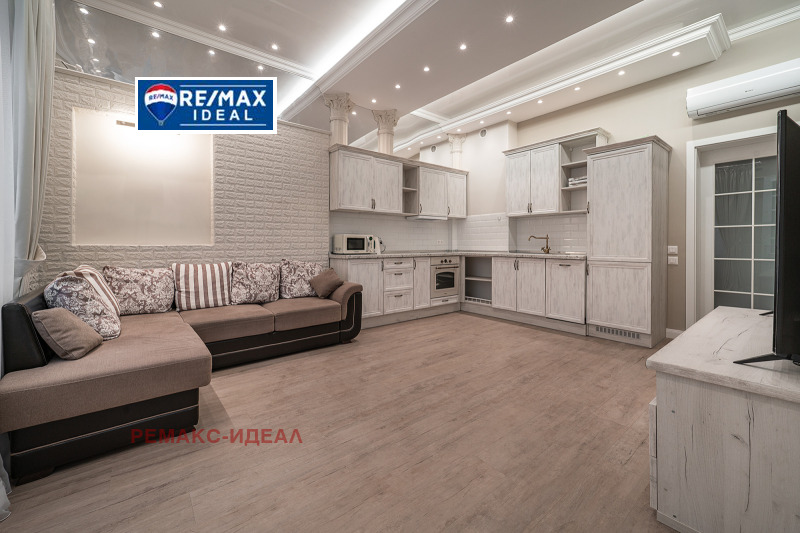 Продава  3-стаен град Варна , Център , 105 кв.м | 57205518