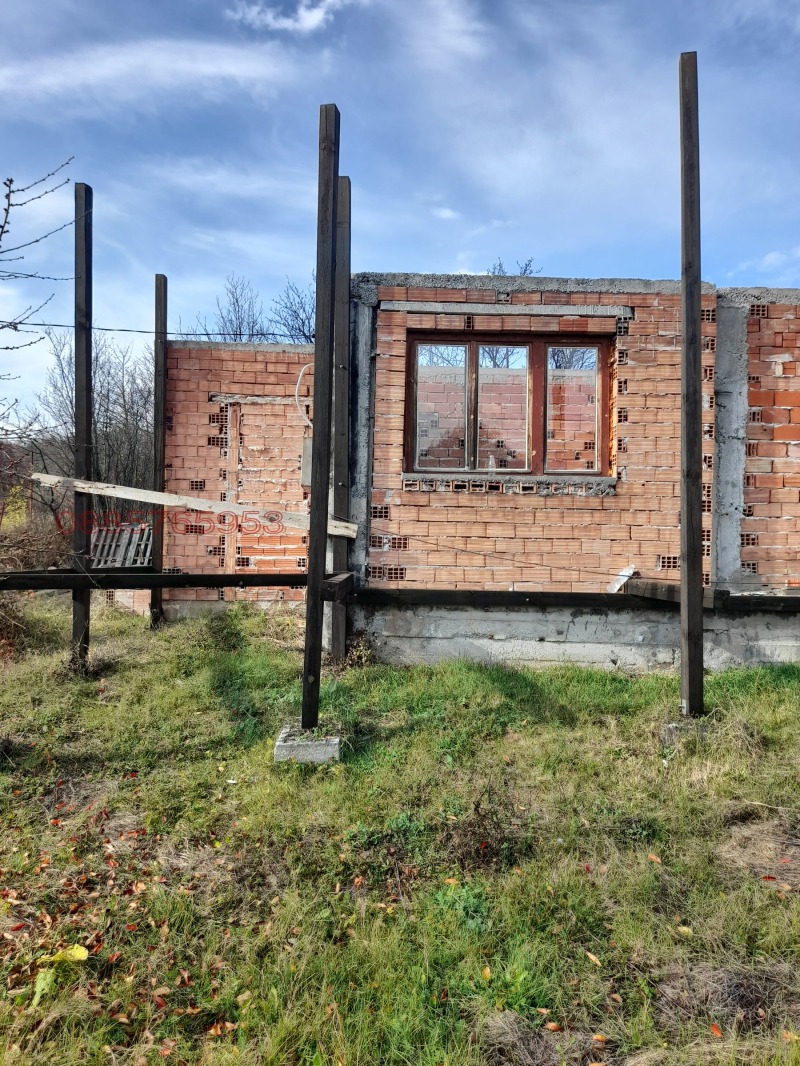 Продава КЪЩА, с. Светля, област Перник