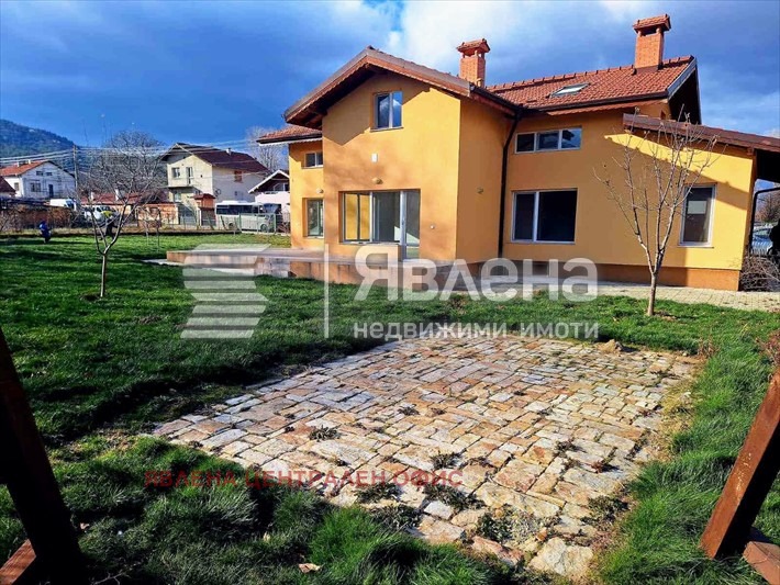 Продава КЪЩА, с. Доспей, област София област, снимка 2 - Къщи - 56228091
