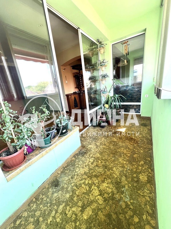 Продава ЕТАЖ ОТ КЪЩА, гр. Пловдив, Гагарин, снимка 8 - Етаж от къща - 54335739