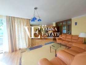 Dom m-t Ewksinograd, Warna