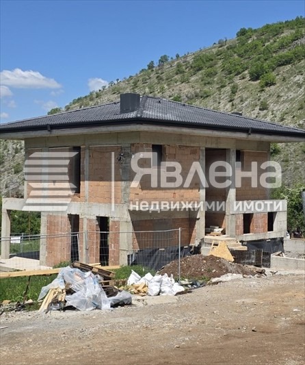 Продава КЪЩА, с. Боснек, област Перник