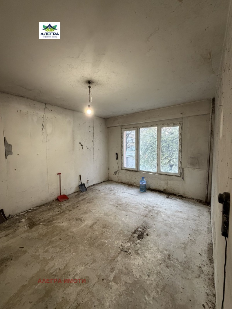 Продава 1-СТАЕН, град Пазарджик, Център • 70000 лв. / 35790.43 € • 98347140 1