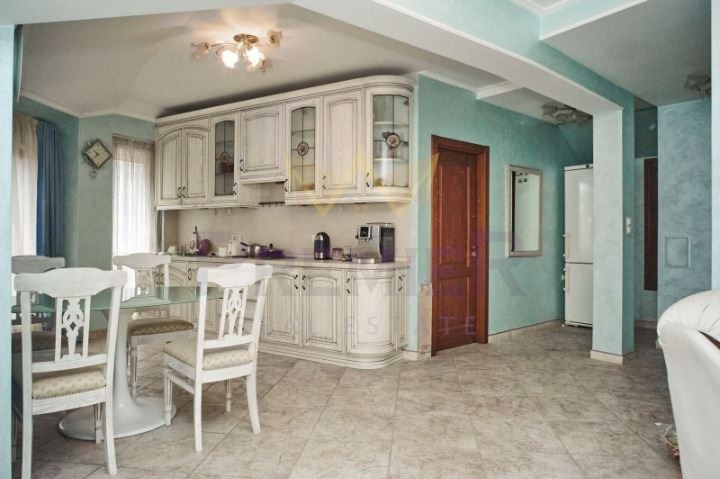 Продава МНОГОСТАЕН, гр. Варна, Операта