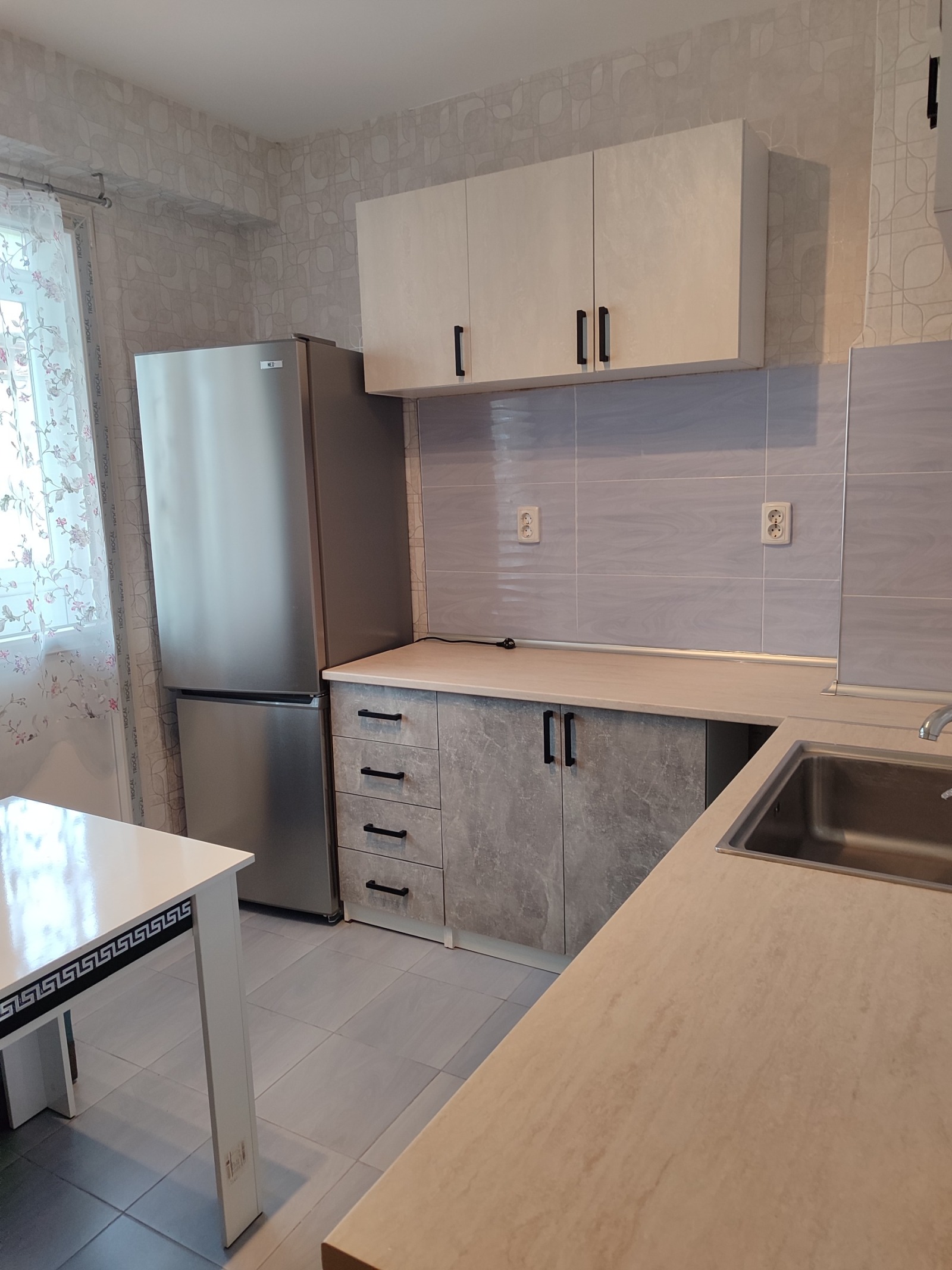 Продава 3-СТАЕН, гр. Благоевград, Широк център, снимка 2 - Апартаменти - 54674079