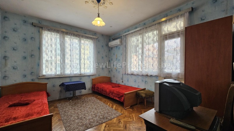 Продава ЕТАЖ ОТ КЪЩА, гр. Поморие, област Бургас, снимка 15 - Етаж от къща - 49367706