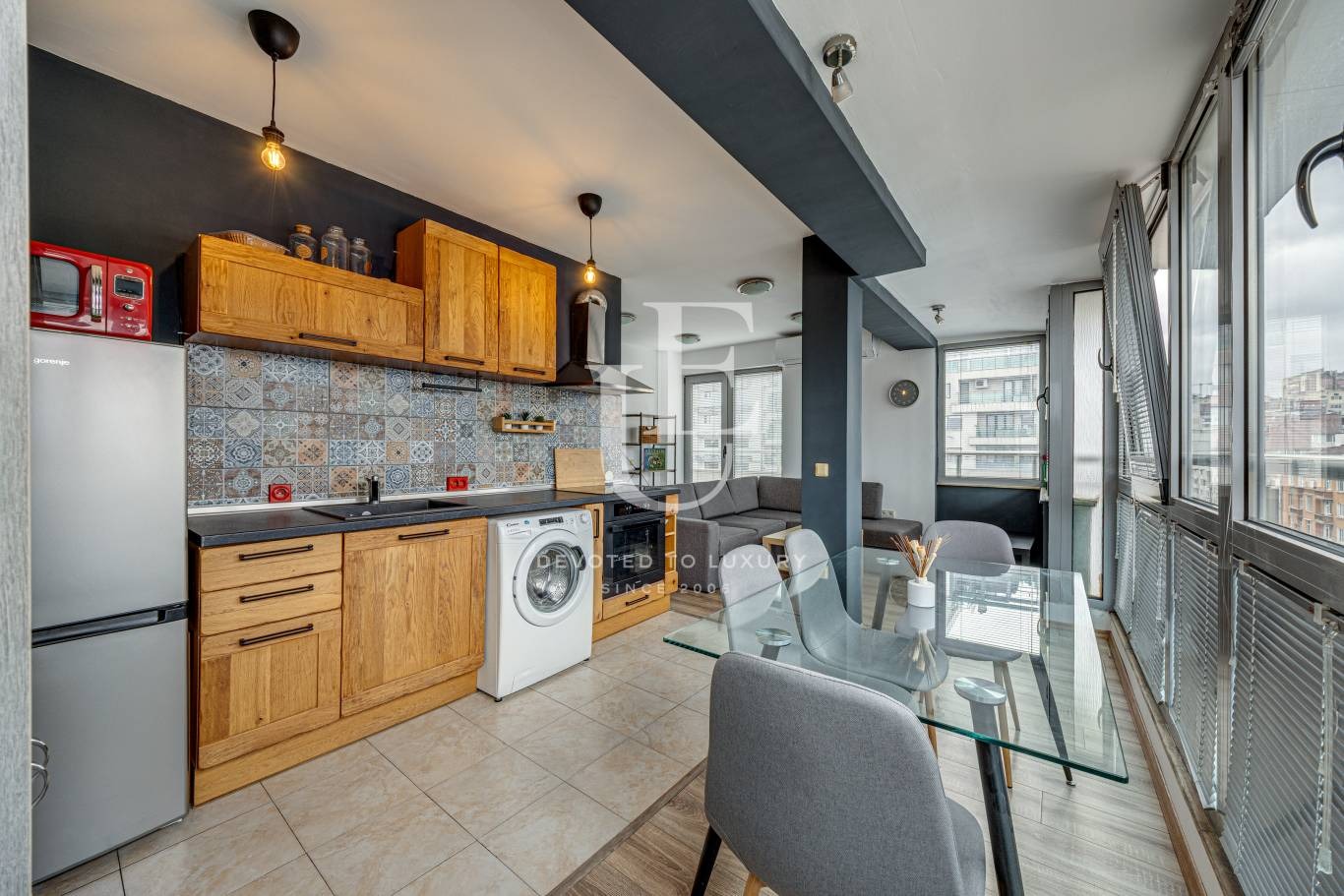 Продава 2-СТАЕН, гр. София, Център, снимка 2 - Апартаменти - 53980457