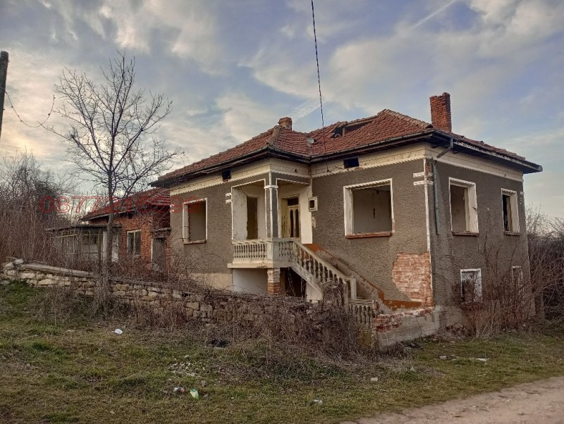 Продава КЪЩА, с. Славяни, област Ловеч