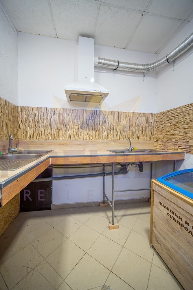 Продава МАГАЗИН, гр. Добрич, Кралска зона, снимка 14 - Магазини - 54342526