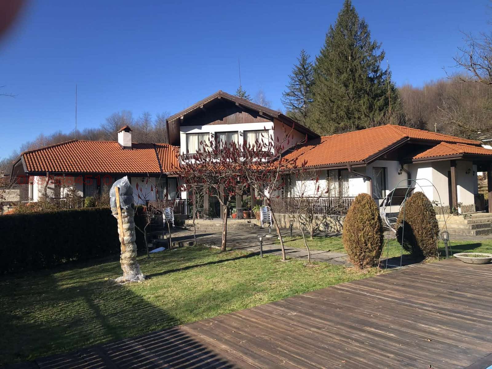 Продава ХОТЕЛ, гр. Априлци, област Ловеч