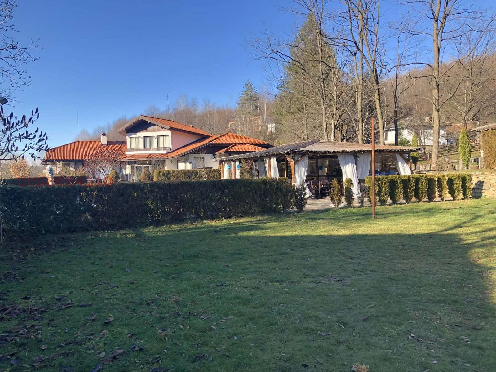 Продава ХОТЕЛ, гр. Априлци, област Ловеч, снимка 3 - Хотели - 54352929