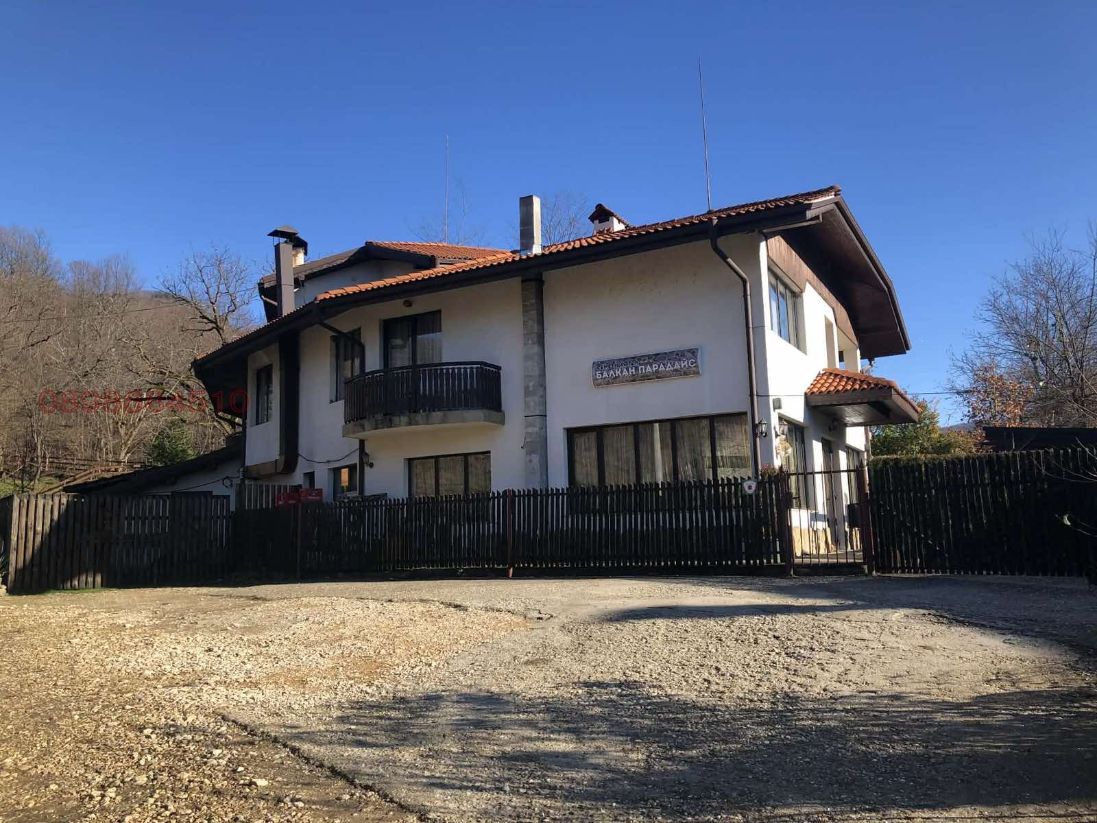 Продава ХОТЕЛ, гр. Априлци, област Ловеч, снимка 2 - Хотели - 54352929