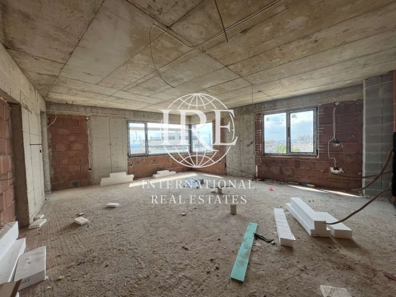Продава  3-стаен град Варна , Възраждане 4 , 123 кв.м | 52111679 - изображение [2]