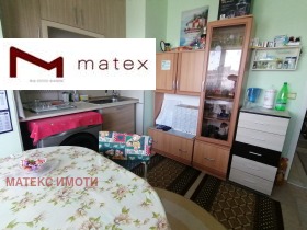 1 dormitor Vâzrajdane 1, Varna 3
