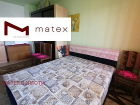 1 dormitor Vâzrajdane 1, Varna 7