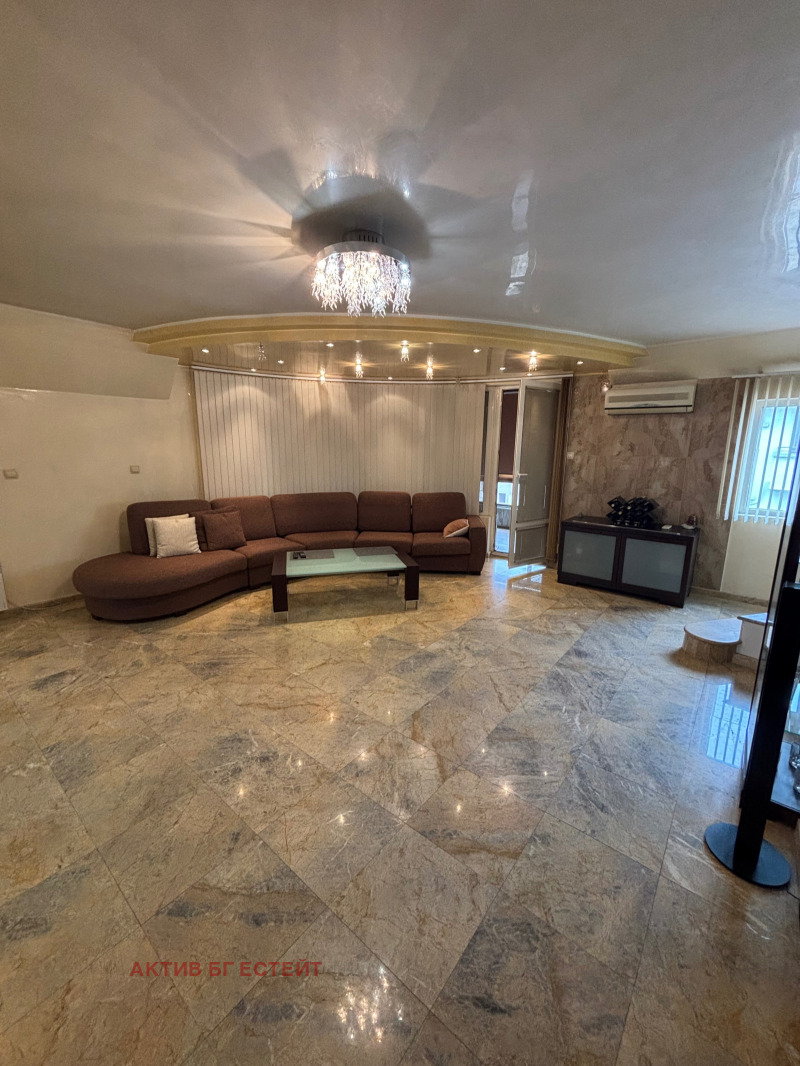 Myytävänä  Pienhuoneisto Plovdiv , Tsentar , 170 neliömetriä | 84090681