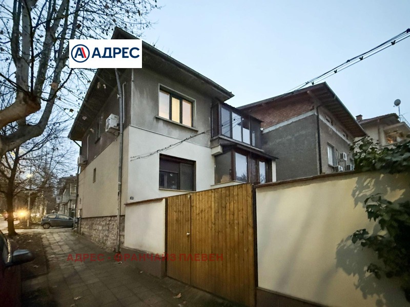 Продава ЕТАЖ ОТ КЪЩА, гр. Плевен, Широк център