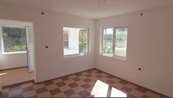 Продава КЪЩА, с. Червенци, област Варна, снимка 8 - Къщи - 56128002