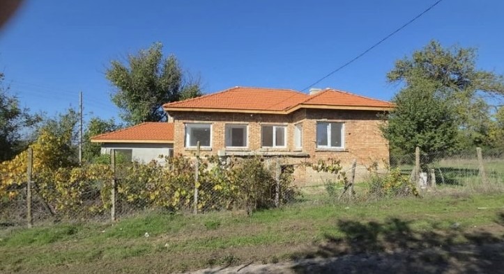 Продава КЪЩА, с. Червенци, област Варна, снимка 3 - Къщи - 56128002