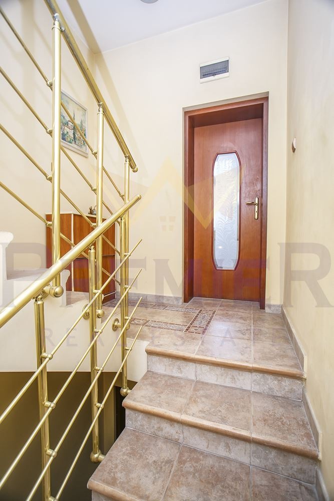 Продава КЪЩА, гр. Варна, Гръцка махала, снимка 8 - Къщи - 48713056