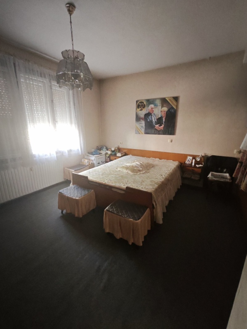 Продава  Къща град Плевен , Широк център , 220 кв.м | 57583064 - изображение [12]