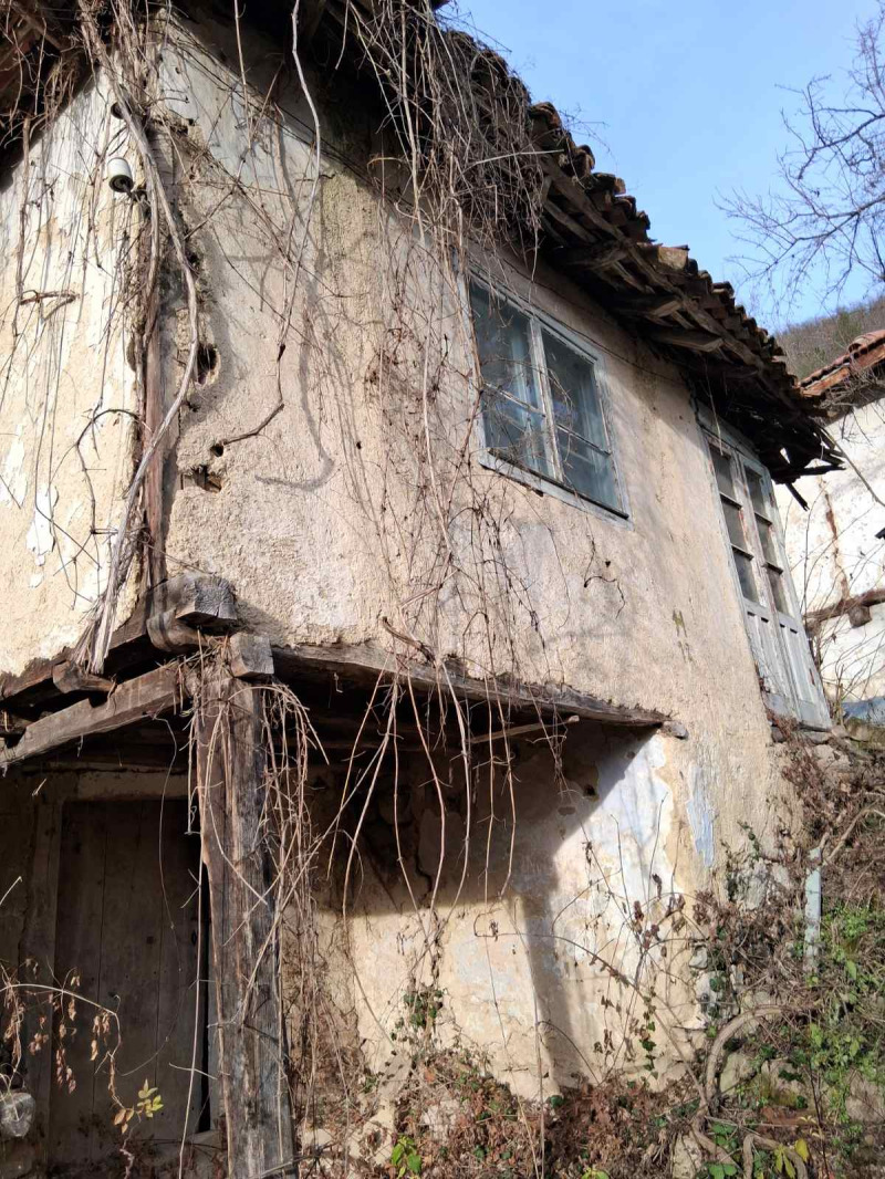Продава КЪЩА в област Перник, с. Банкя - 35 кв.м / 7 500 € » 14 668.73 лв., ИНЕС