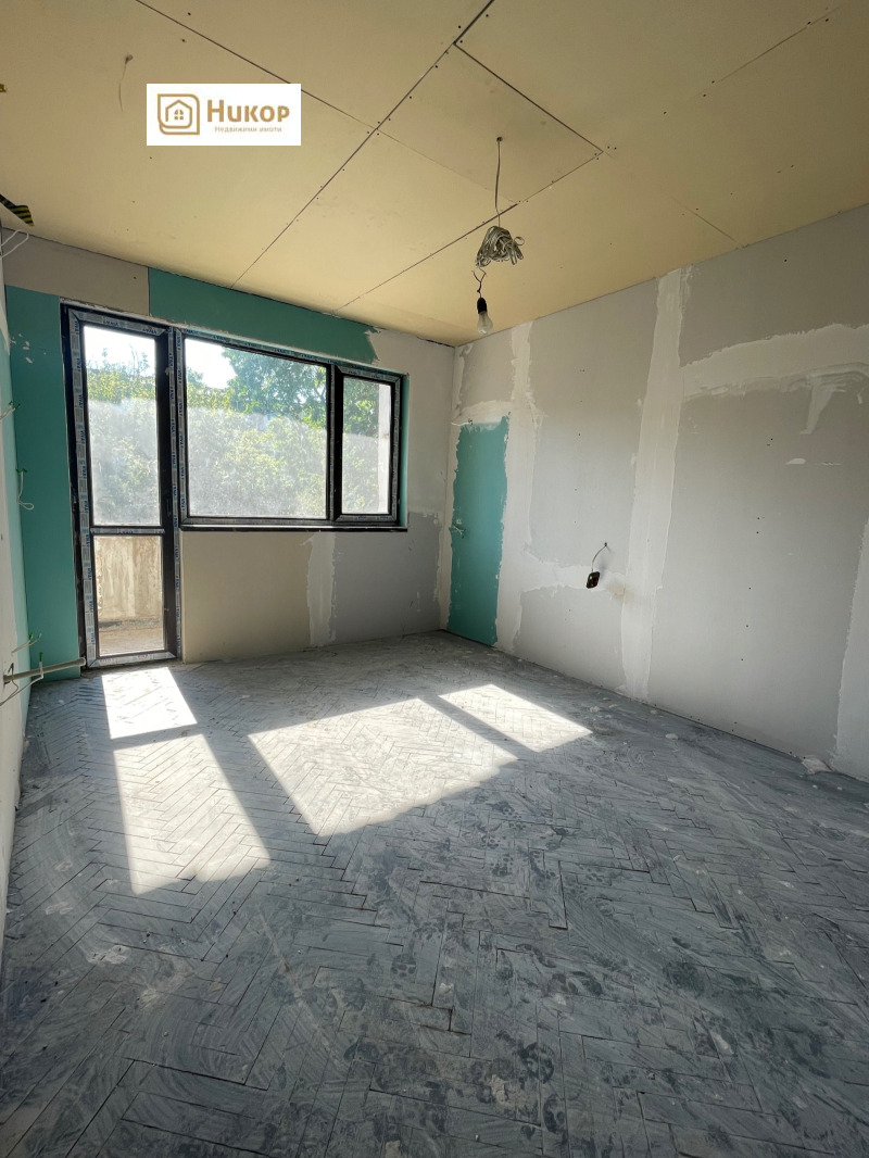 Продаја  2 спаваће собе регион Стара Загора , Раднево , 65 м2 | 54365483
