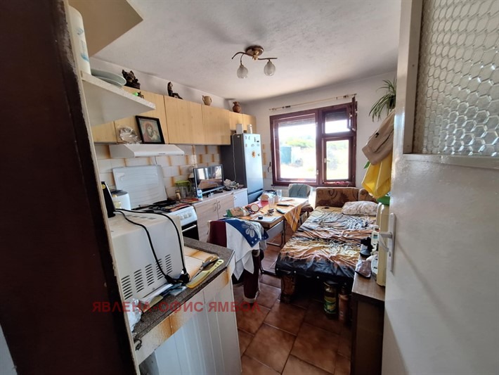 Продава КЪЩА, гр. Ямбол, Промишлена зона, снимка 11 - Къщи - 52845861