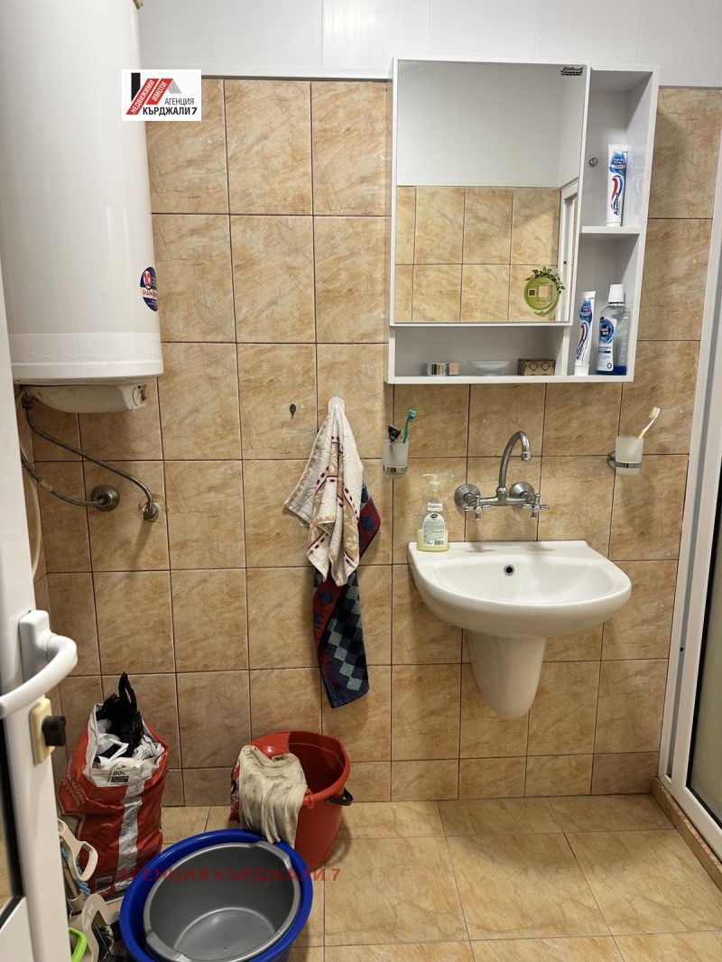 Продава 4-СТАЕН, гр. Кърджали, Възрожденци, снимка 14 - Апартаменти - 53522156