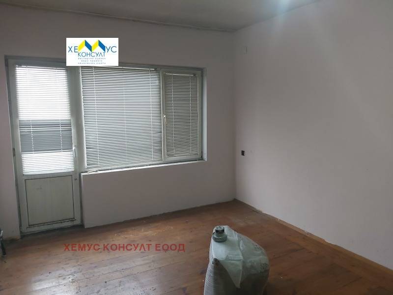 Продава ЕТАЖ ОТ КЪЩА, гр. Троян, област Ловеч, снимка 10 - Етаж от къща - 51998746