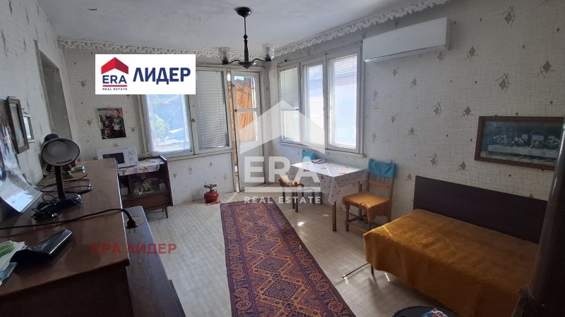 Продава ЕТАЖ ОТ КЪЩА, гр. Русе, Родина 1, снимка 3 - Етаж от къща - 55898561