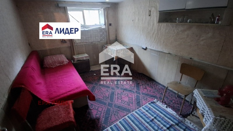 Продава ЕТАЖ ОТ КЪЩА, гр. Русе, Родина 1, снимка 14 - Етаж от къща - 55898561