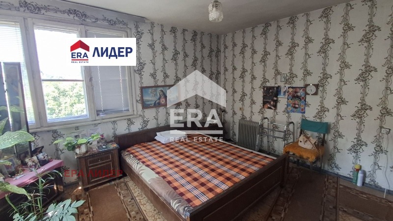Продава ЕТАЖ ОТ КЪЩА, гр. Русе, Родина 1, снимка 2 - Етаж от къща - 55898561
