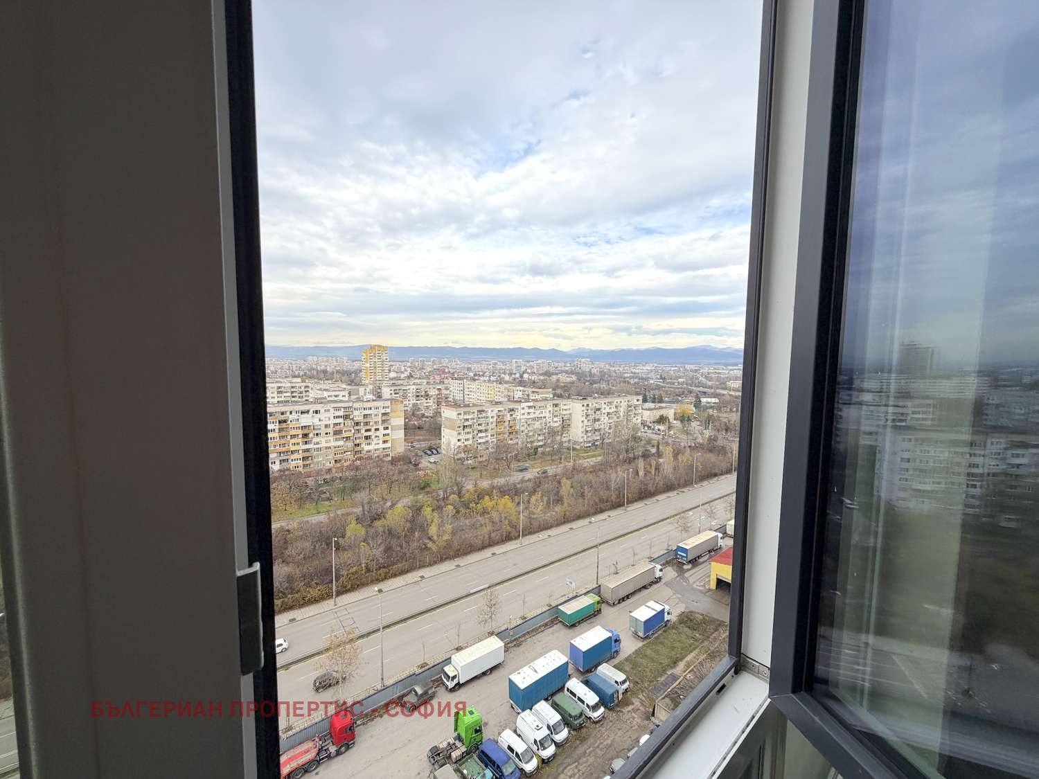 Продава 3-СТАЕН, гр. София, Банишора, снимка 2 - Апартаменти - 53165989