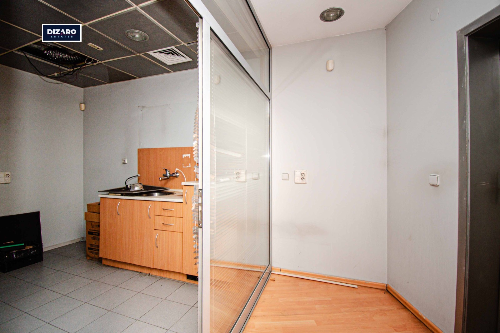 Продава МАГАЗИН, гр. Кюстендил, Център, снимка 12 - Магазини - 54278160