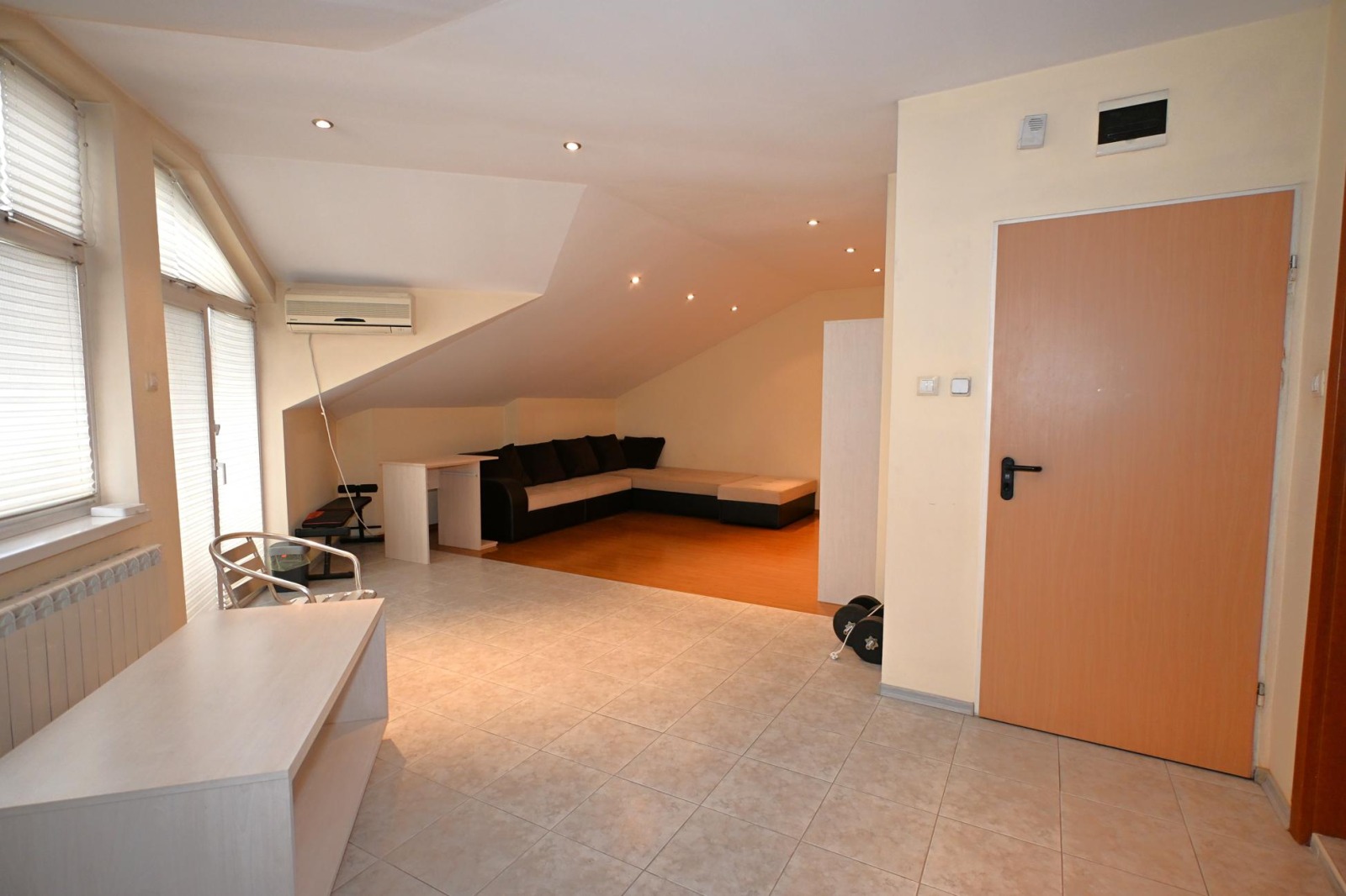 Продава 2-СТАЕН, гр. Перник, Димова махала, снимка 3 - Апартаменти - 54267648