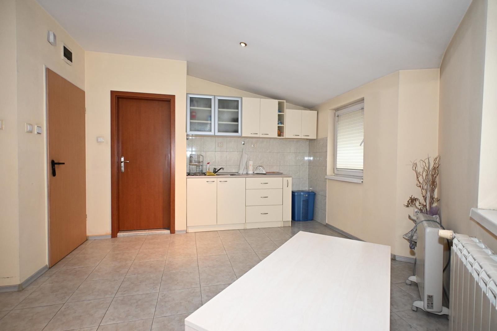 Продава 2-СТАЕН, гр. Перник, Димова махала, снимка 2 - Апартаменти - 54267648