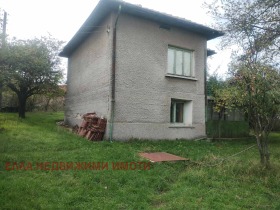 House Staro selo, region Pernik 1