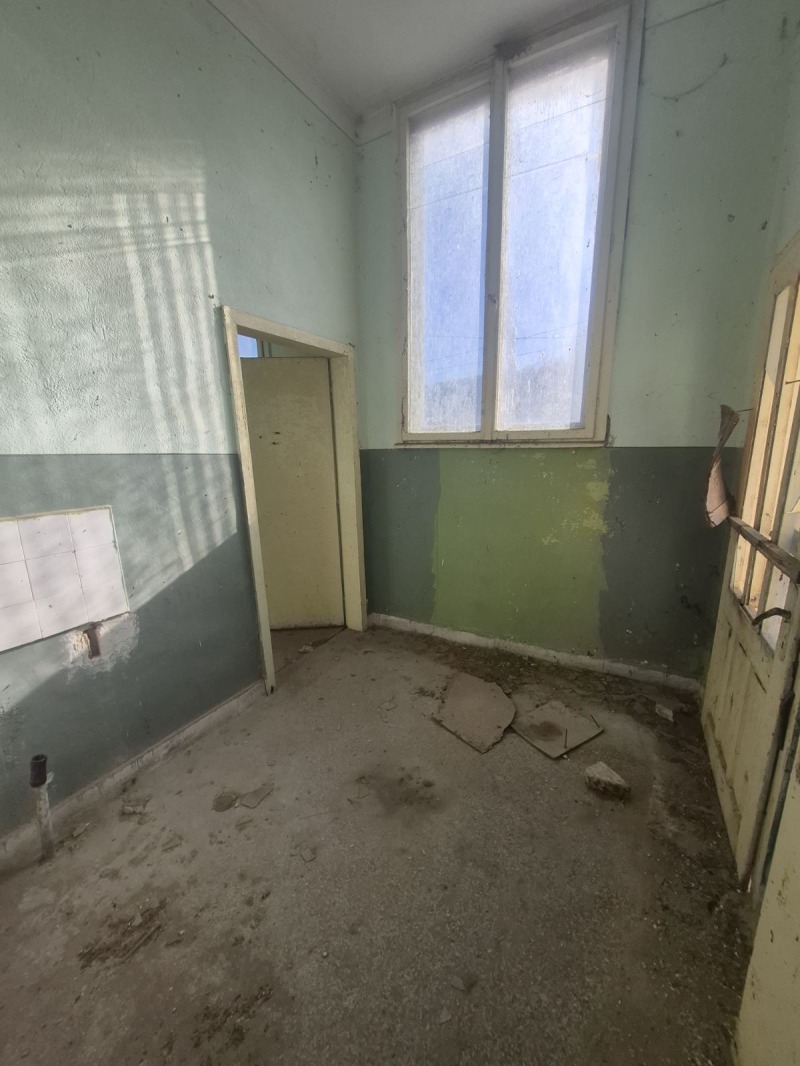Продава ПРОМ. ПОМЕЩЕНИЕ в област Плевен, с. Беглеж - 2000 кв.м / 71 580.86 € » 140 000 лв., ФОР СЕЛ РЕАЛ ЕСТЕЙТ