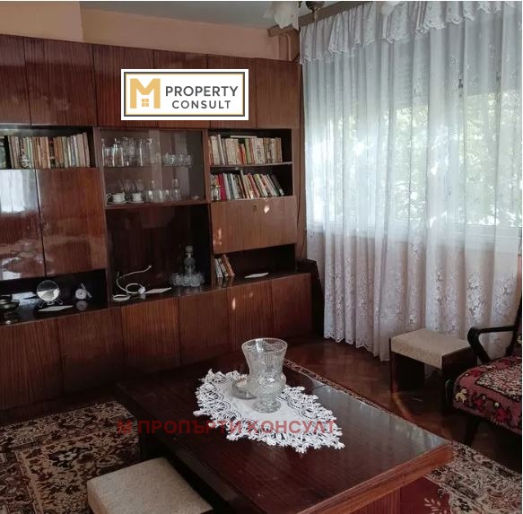 Продава ЕТАЖ ОТ КЪЩА, гр. Плевен, Широк център, снимка 2 - Етаж от къща - 54029102