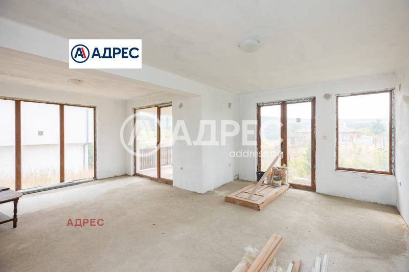 Продава КЪЩА, с. Църква, област Добрич