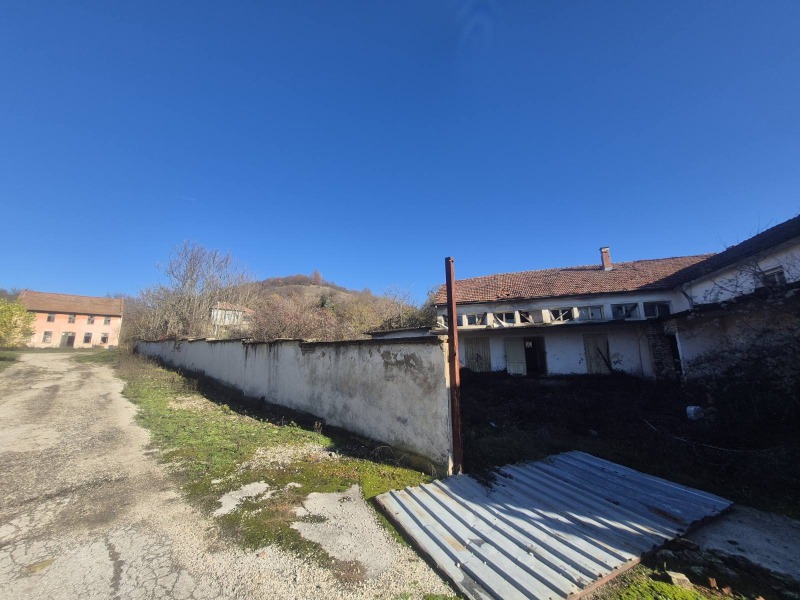 Продава ПРОМ. ПОМЕЩЕНИЕ, с. Беглеж, област Плевен, снимка 13 - Производствени сгради - 52533320