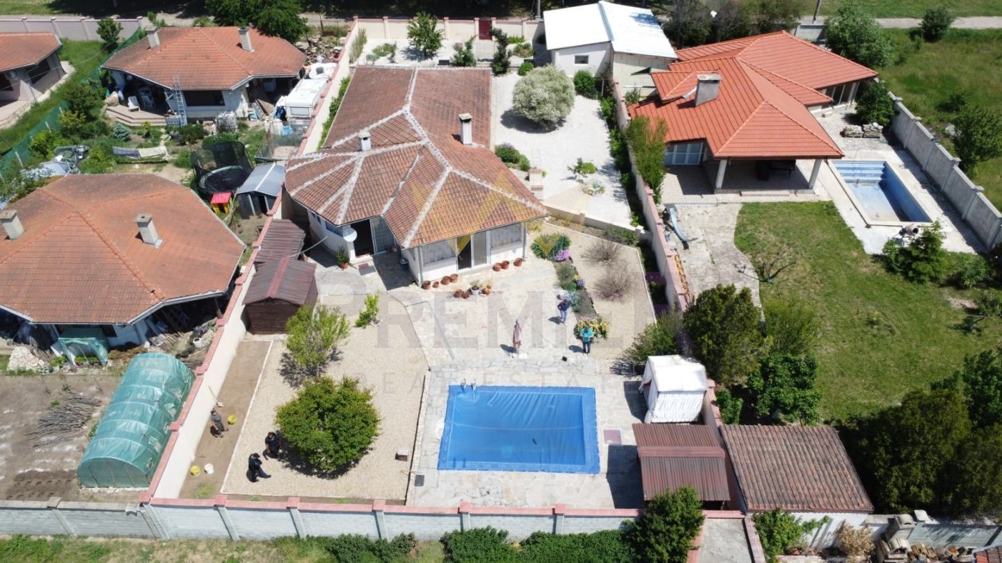 Продава КЪЩА, с. Соколово, област Добрич, снимка 2 - Къщи - 54105138