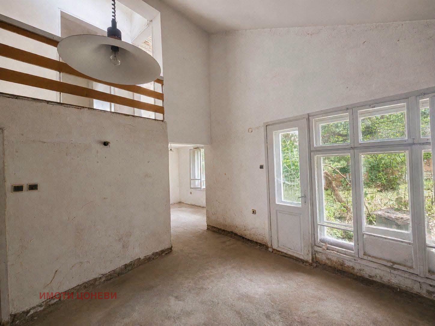 Продава КЪЩА, гр. София, в.з.Черния кос, снимка 2 - Къщи - 56305504