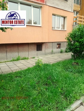 1 ložnice Iztok, Pernik 2