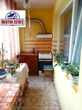 1 ložnice Iztok, Pernik 8