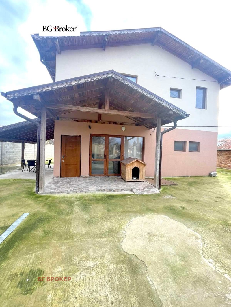 Продава КЪЩА, с. Лесново, област София област