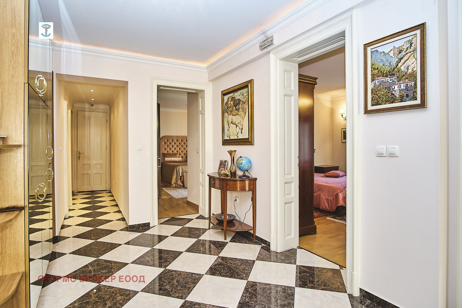 Продава МНОГОСТАЕН, гр. София, Център, снимка 2 - Апартаменти - 53793301