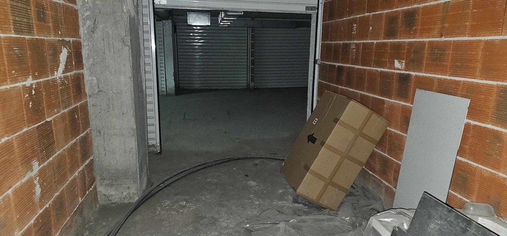 Продава ГАРАЖ, ПАРКОМЯСТО, гр. Кърджали, Център, снимка 2 - Гаражи и паркоместа - 47614539