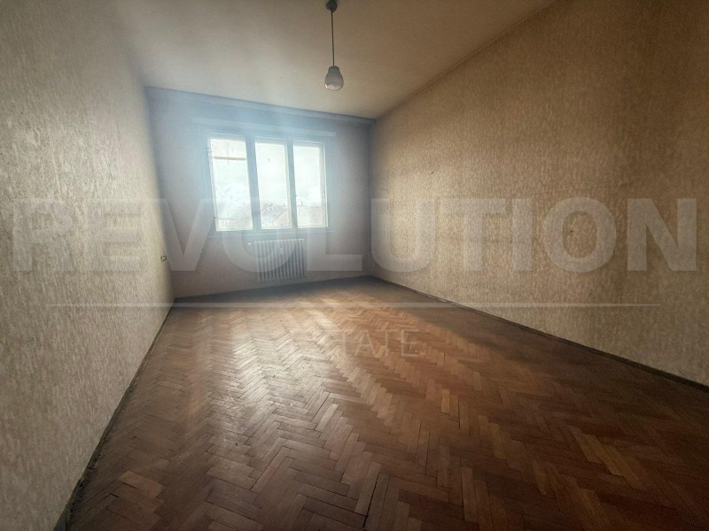 Продава 3-СТАЕН в град София, Център - 85 кв.м / 250 000 € » 488 957.50 лв., РЕВОЛЮШЪН ЕСТЕЙТ